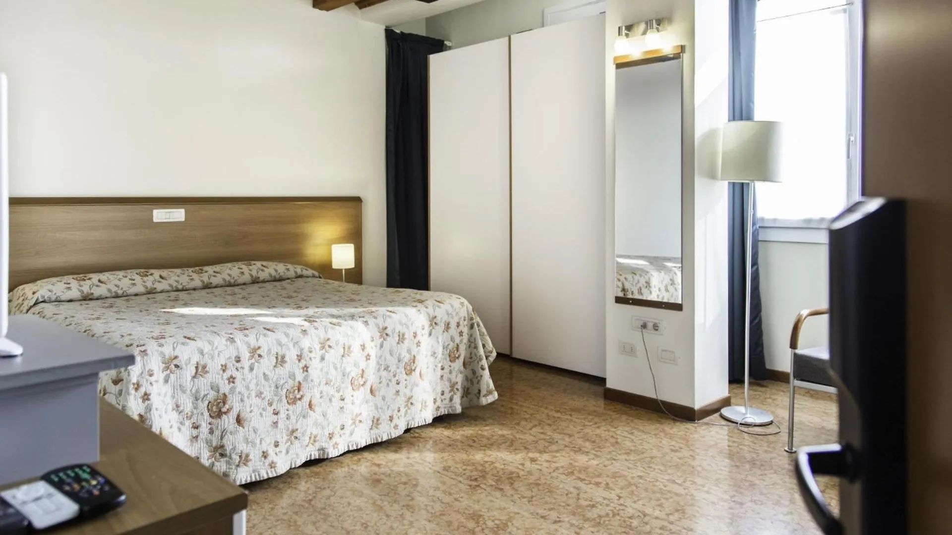 Residenza Carracci Aparthotel Bologna Italy